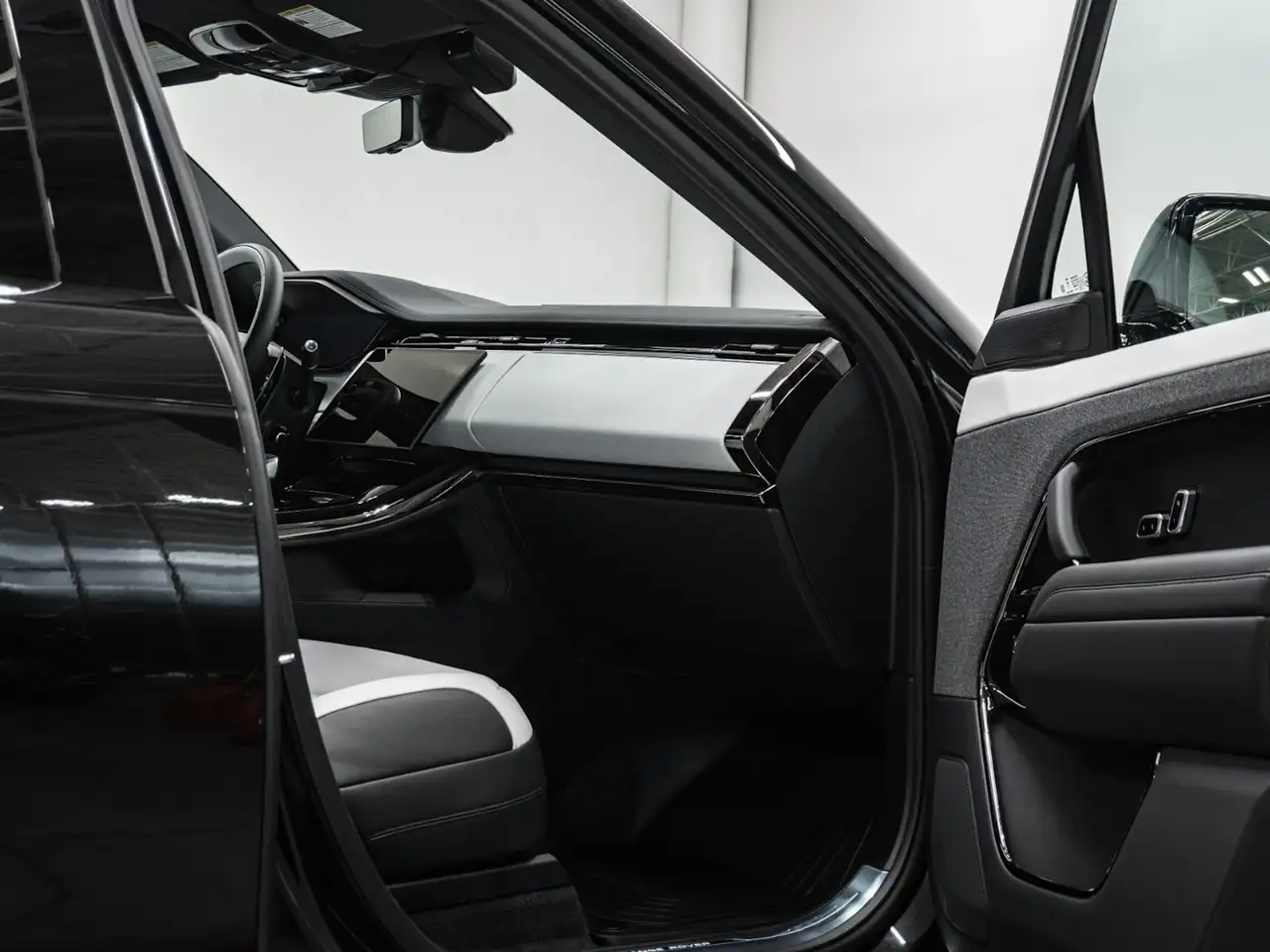 Land Rover Range Rover Sport photo Land Rover Range Rover Sport