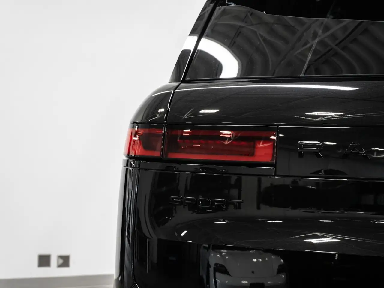 Land Rover Range Rover Sport photo Land Rover Range Rover Sport
