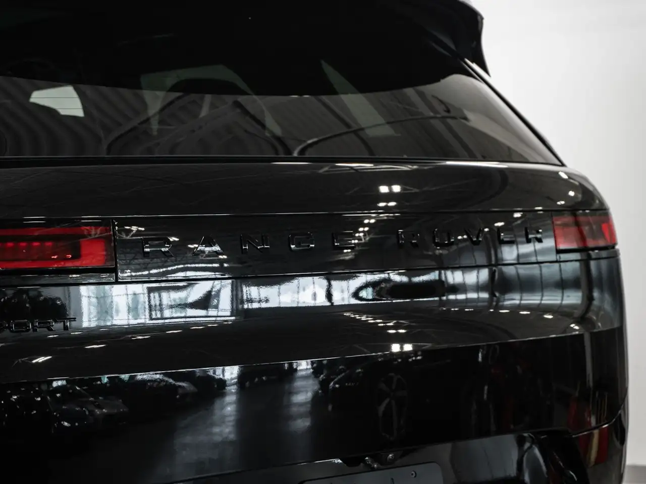 Land Rover Range Rover Sport photo Land Rover Range Rover Sport