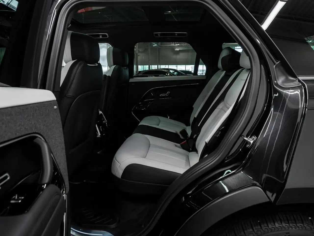 Land Rover Range Rover Sport photo Land Rover Range Rover Sport
