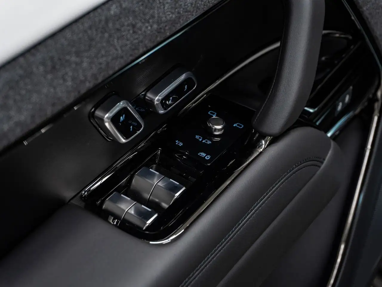 Land Rover Range Rover Sport photo Land Rover Range Rover Sport