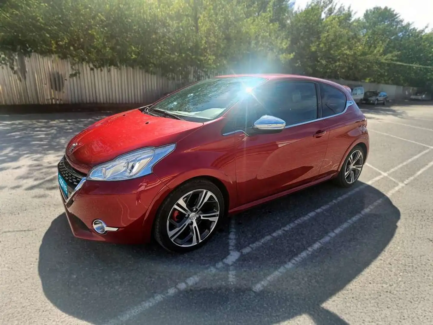 Peugeot 208 GTi 200cv Rojo - 2
