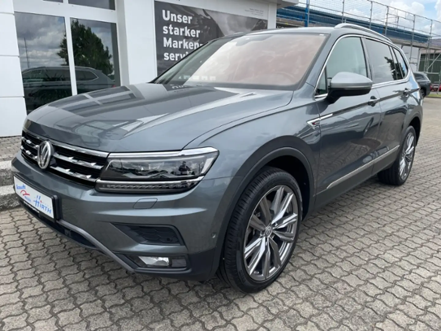 Volkswagen Tiguan Allspace Highline 2.0 TDI DSG 4MOT Offroad+AHZV+Pano Grijs - 2