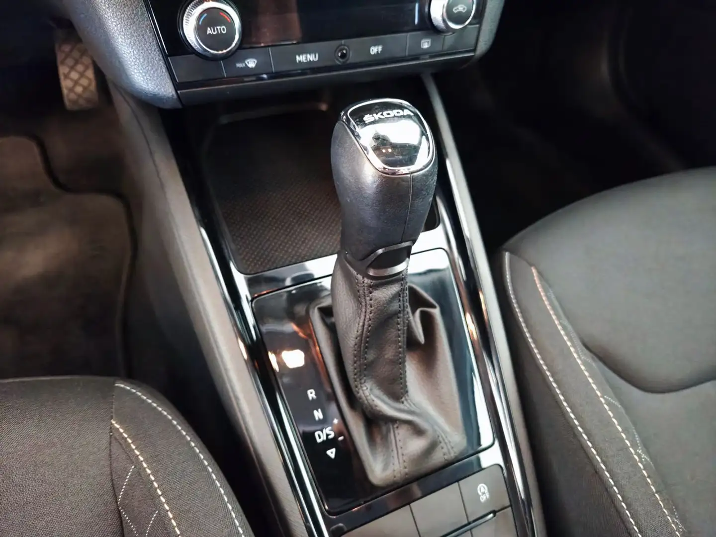 Skoda Kamiq 1.0 TSI Ambition 81kW DSG Blanco - 2