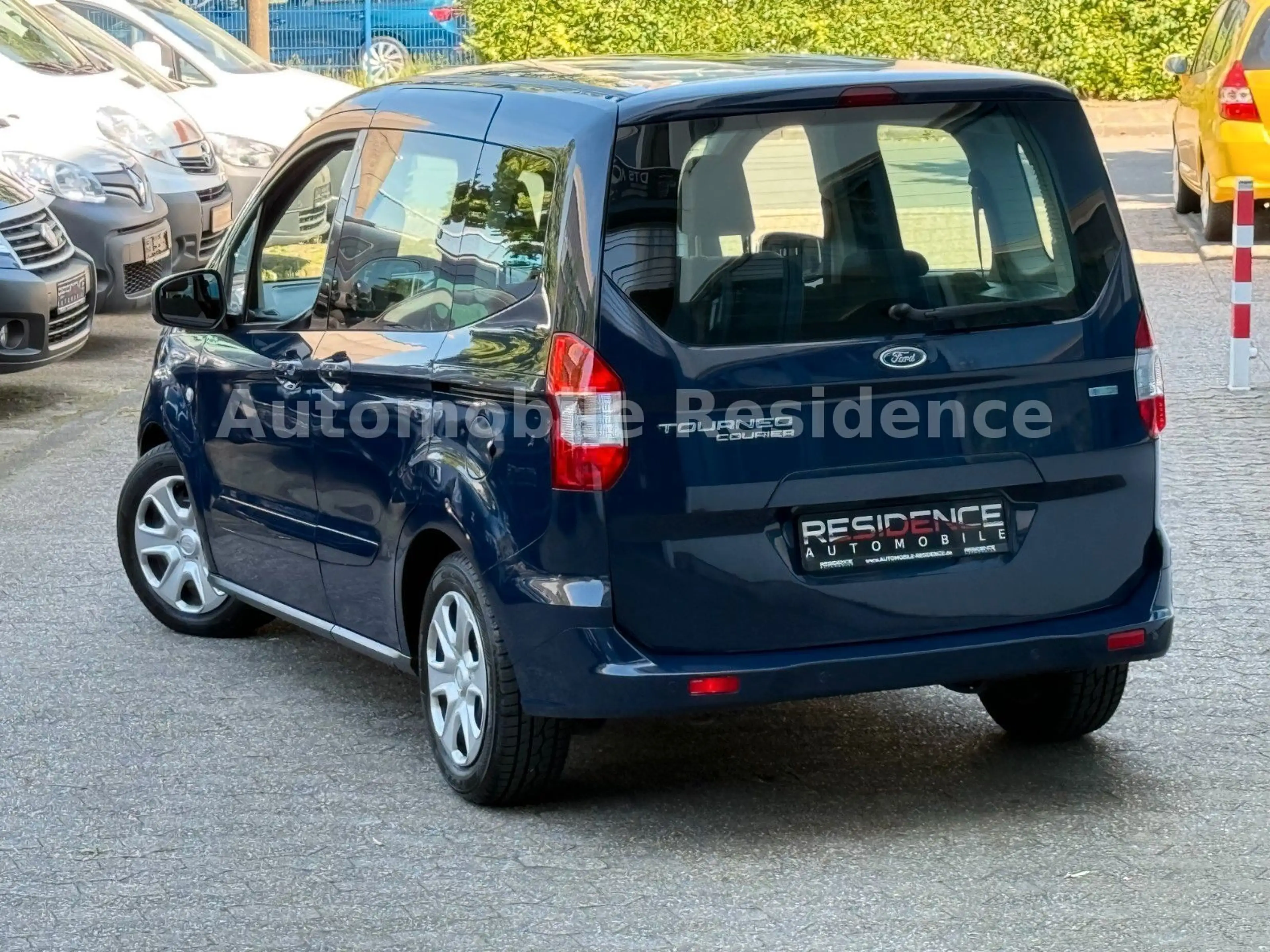 Ford Tourneo Courier 1.0*KLIMA*PDC*E-PAKET*1HD*TOP* — photo 4