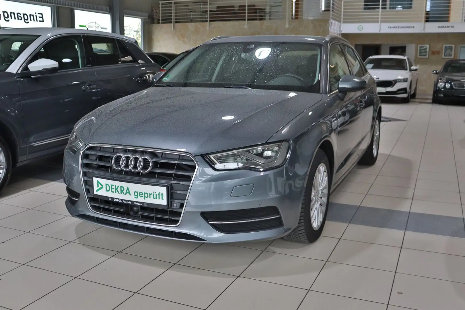 Audi A3 Sportback ambiente E-tron Gris - 1