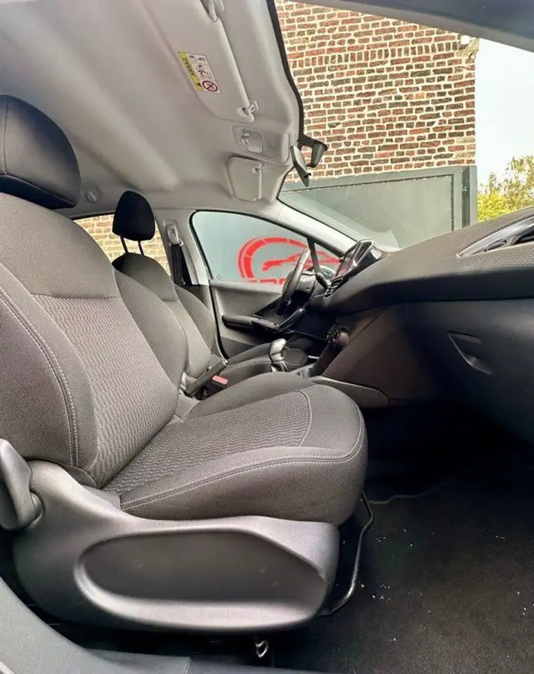 Peugeot 208 208 — photo 6