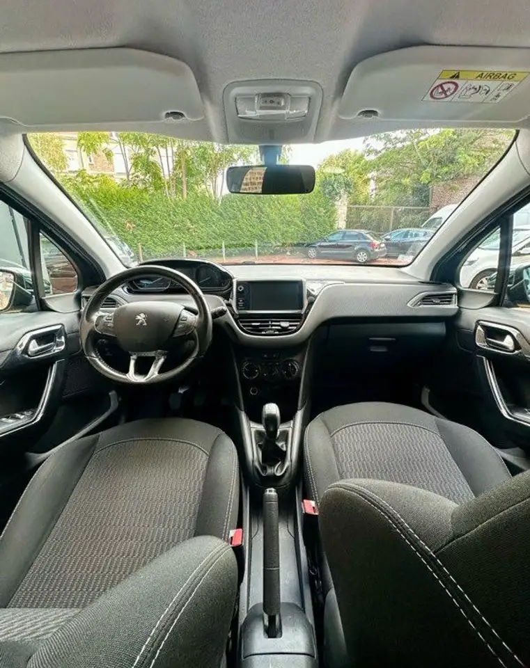 Peugeot 208 208 — photo 9