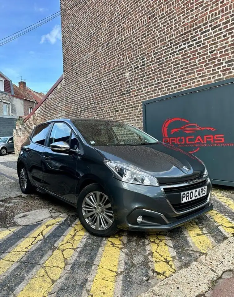Peugeot 208 208