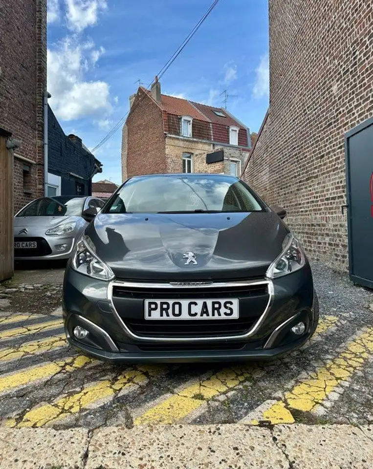 Peugeot 208 208 — photo 2