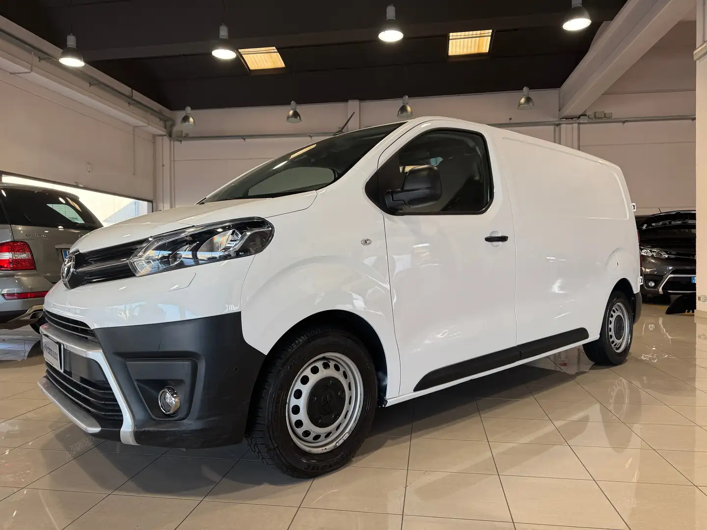 Toyota Proace 1.5D 120CV S&S PL-TN Furgone Medium Comfort EURO6D Bianco - 1