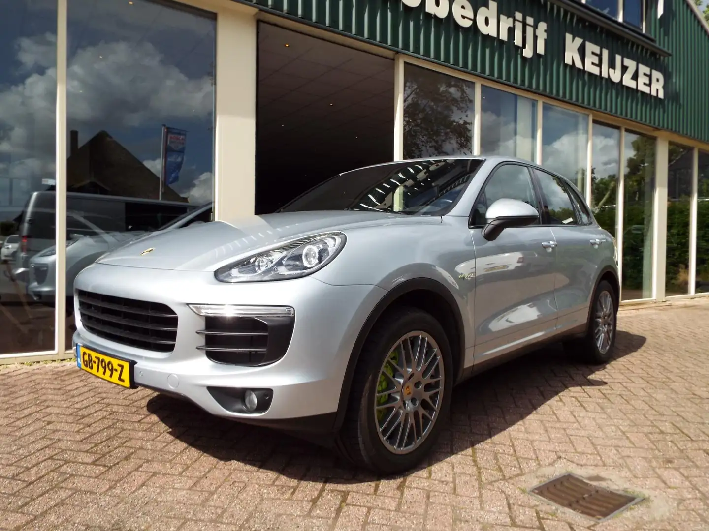 Porsche Cayenne 3.0 S E-Hybrid CAMERA-TREKHAAK-NL AUTO-NAP-BOVAG Grijs - 2