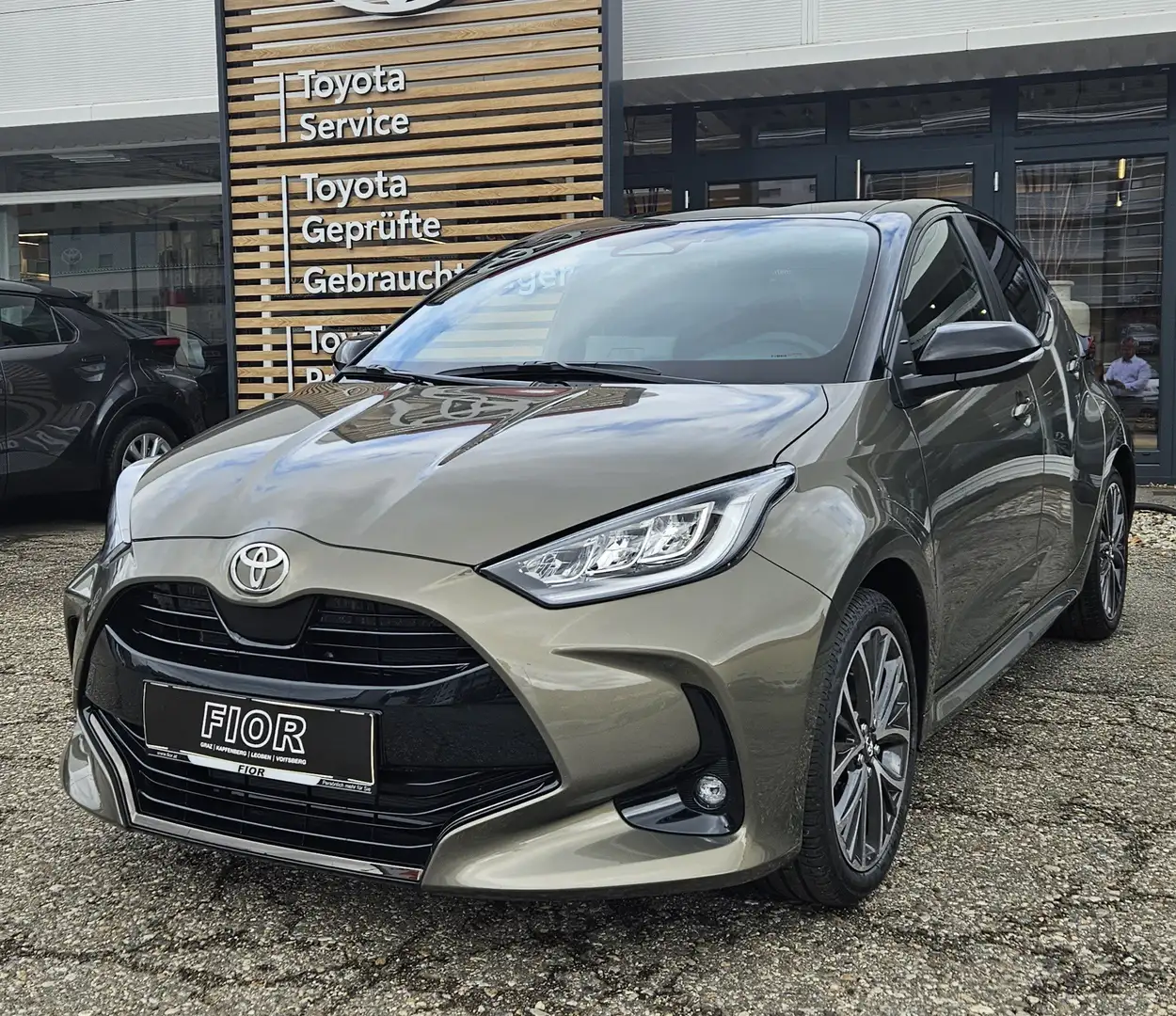 Toyota Yaris Style Hybrid 2,99% Fix Zins Grau - 1
