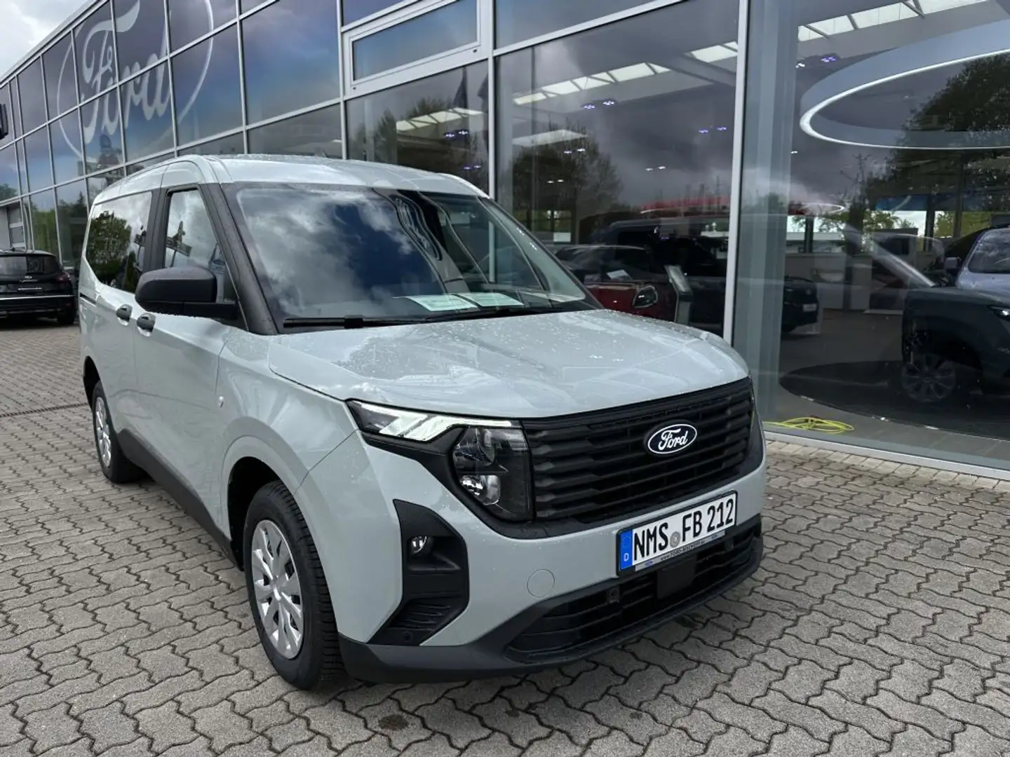 Ford Tourneo Courier 1.0 EcoBoost TREND (V769) Grijs - 1