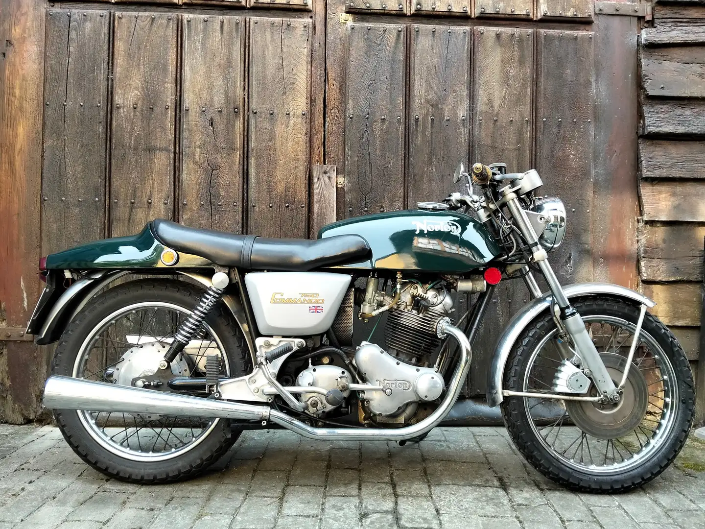 Norton Commando 750 Fastback Grün - 2
