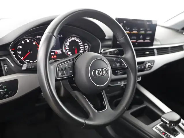 Audi A4 view 12