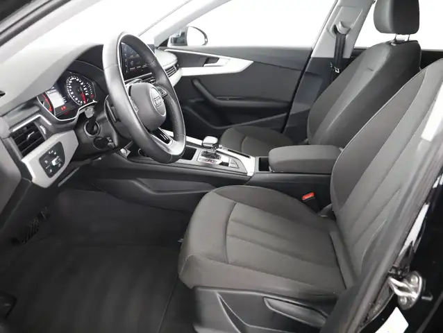 Audi A4 view 8