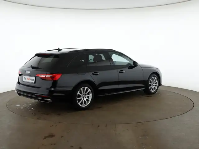 Audi A4 view 4
