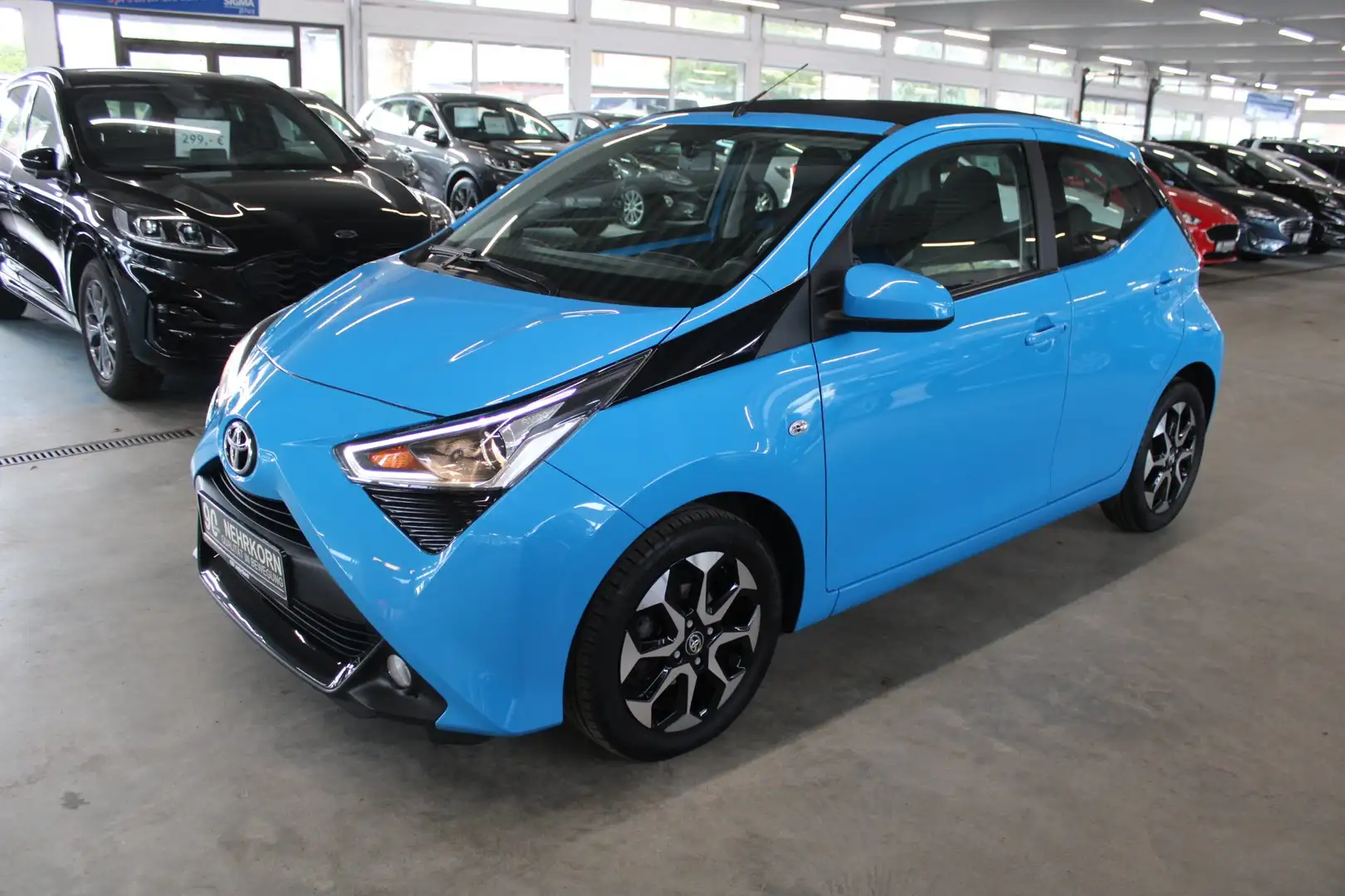 Toyota Aygo x-sky Automatik 5-trg Klima Faltschiebedach CAM Bleu - 2