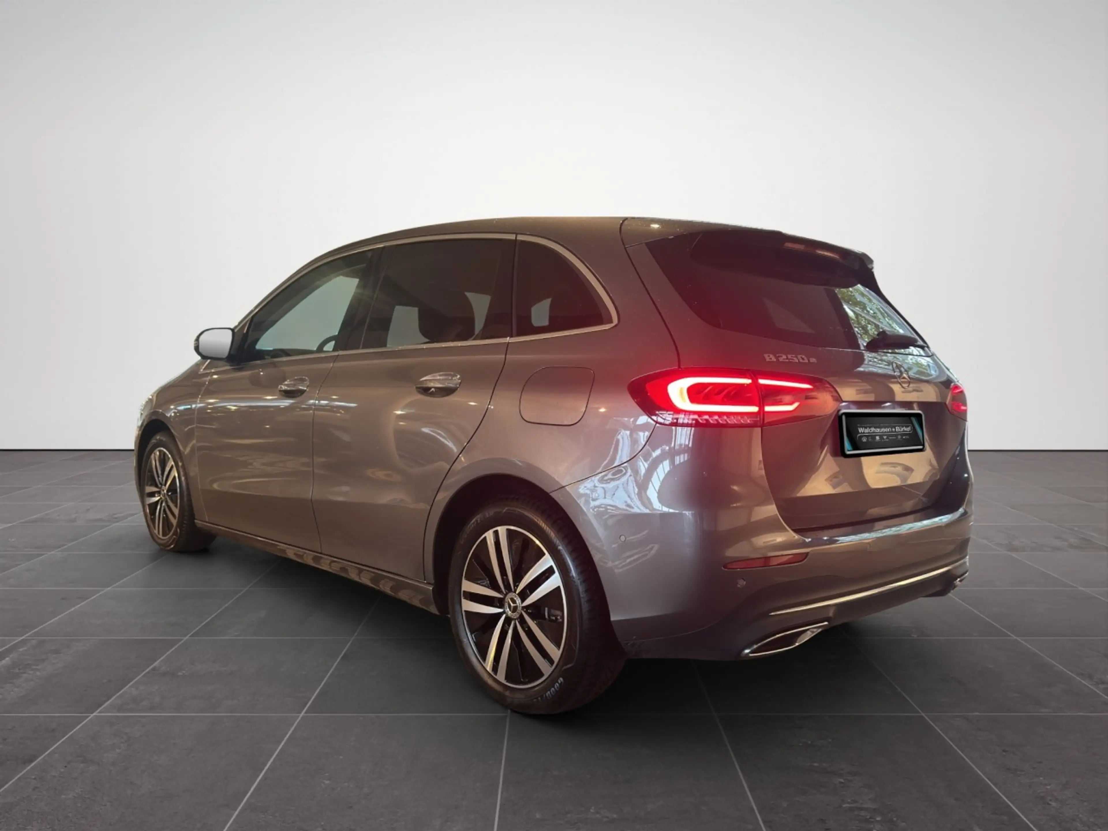 Mercedes-Benz B 250 E Hybrid Progressive Klima Fenster el. — photo 4