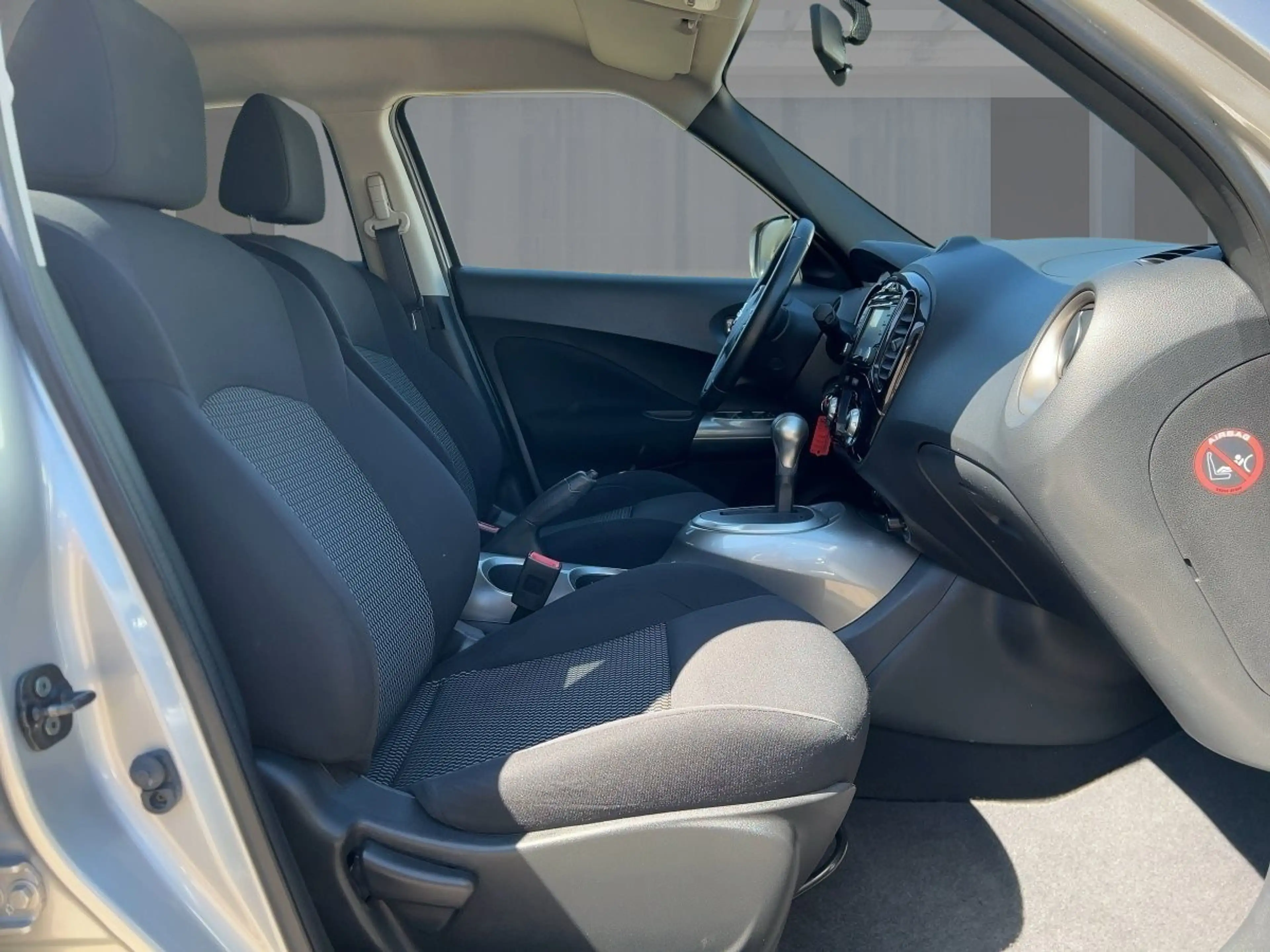 Nissan Juke 1.6 Acenta 4x2 Automatik Rückfahrkamera PDC KLIMA BT — photo 8