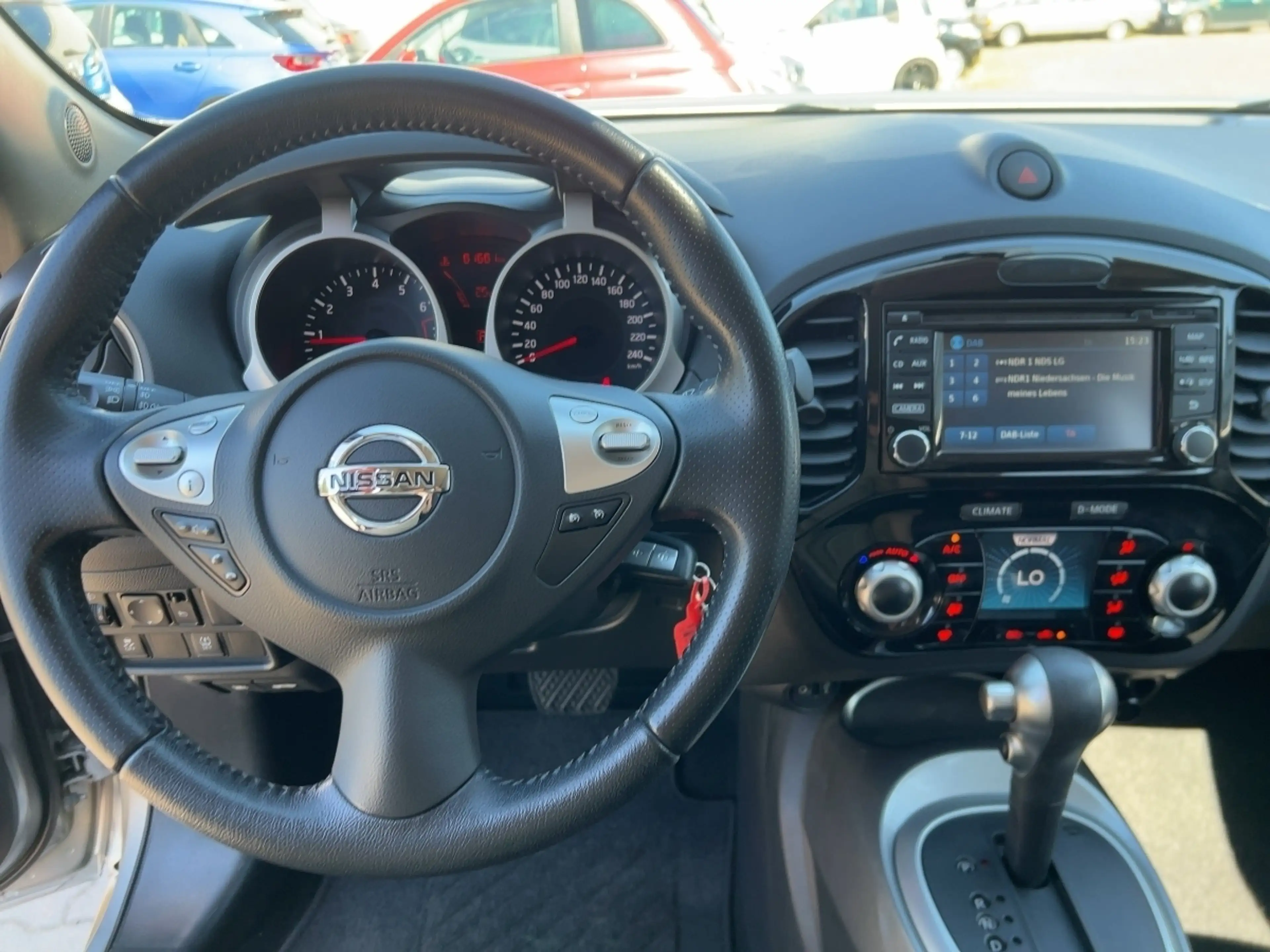 Nissan Juke 1.6 Acenta 4x2 Automatik Rückfahrkamera PDC KLIMA BT — photo 12