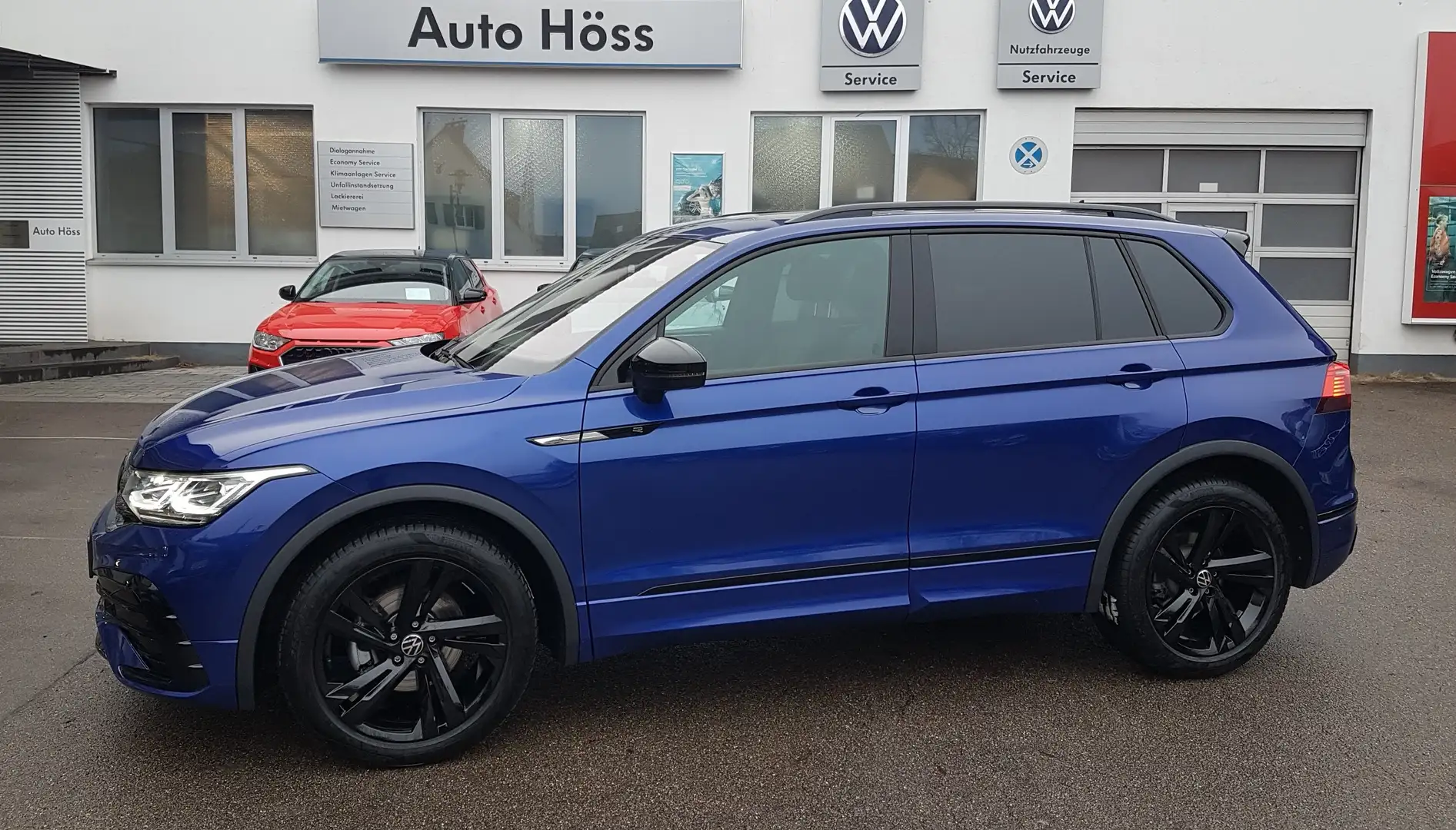 Volkswagen Tiguan R-Line Matrix AHK Pano Rearview Navi elektr Heckkl Blauw - 1