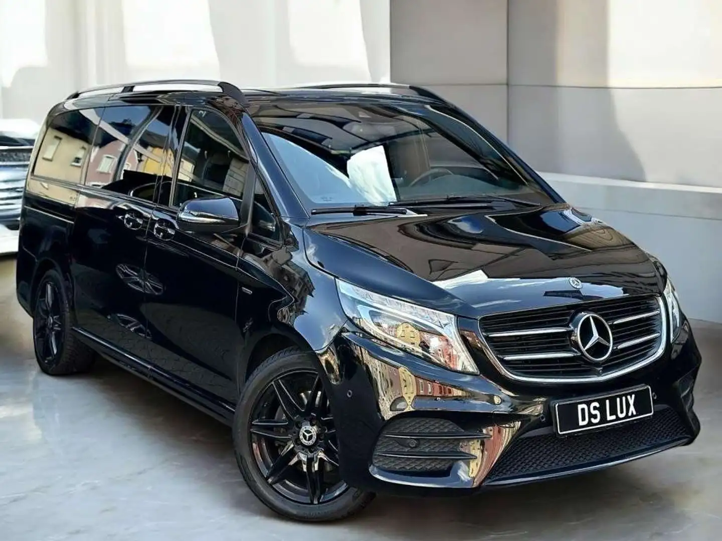 Mercedes-Benz V 300 239CH 4MATIC AMG LINE EDITION / 7 PLACES 9G-TRONIC Gris - 1