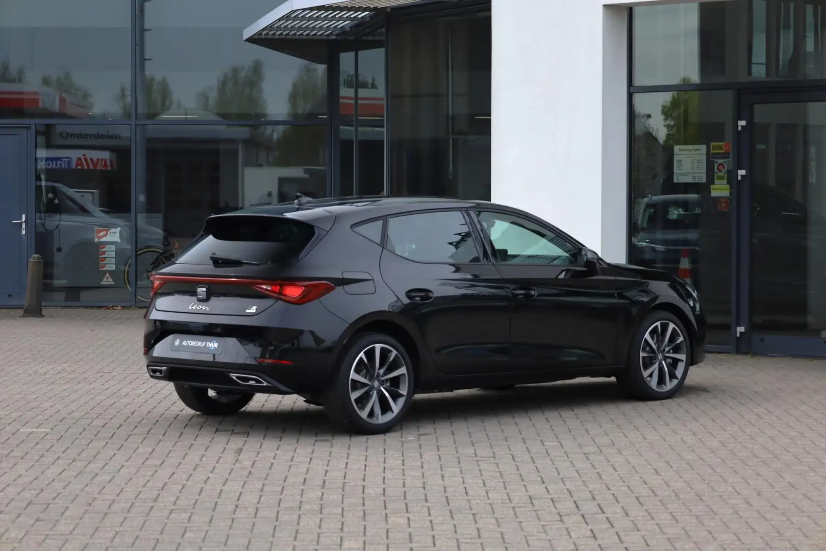 SEAT Leon e-Hybrid 1.5 TSI FR Business 204PK / 150kW DSG, 18" 'Perfor Schwarz - 2
