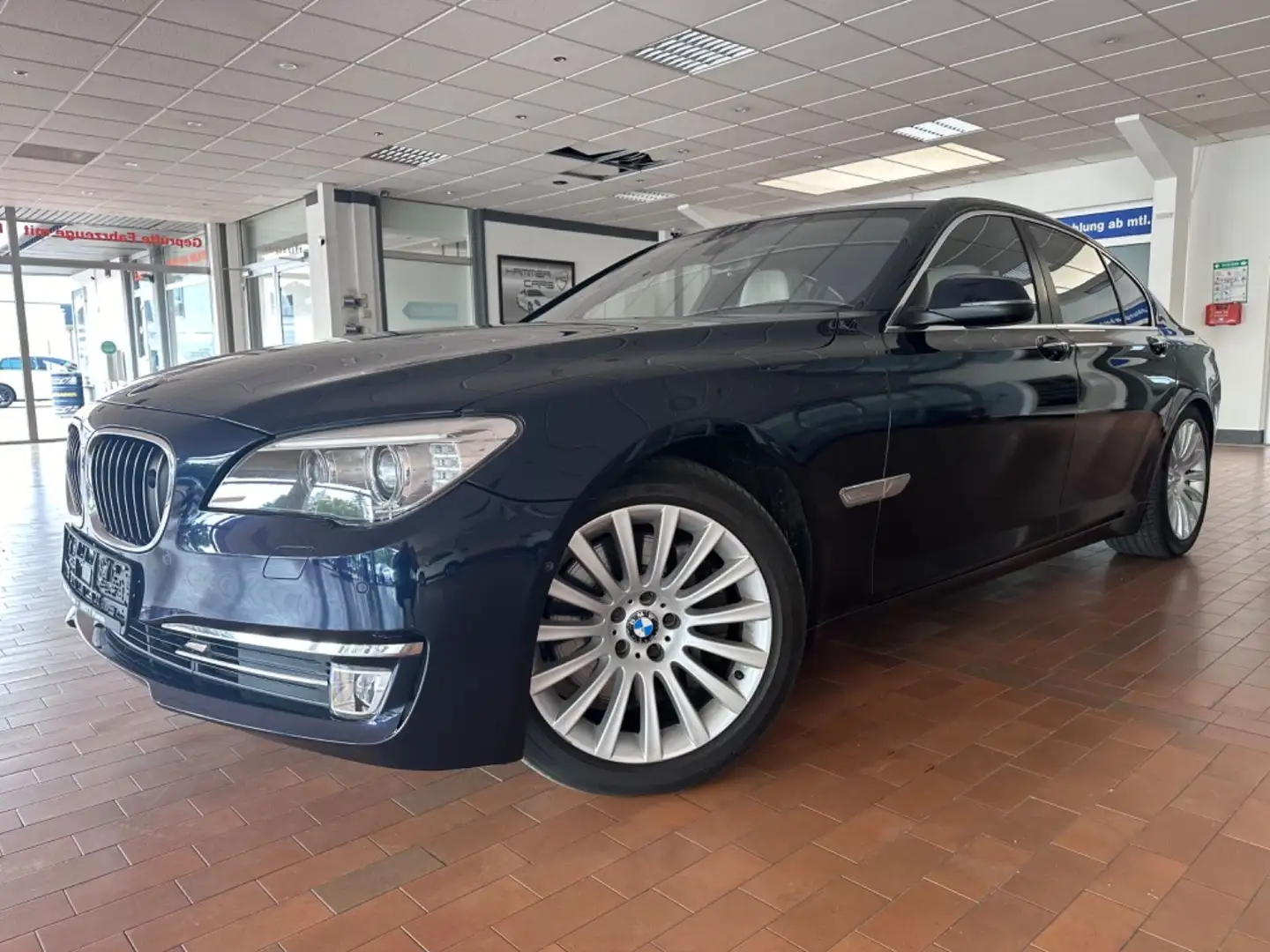 BMW 750 i xDrive*360°/SHZ/S-BE/HUB/ACC/AHK/TÜV NEU* Blau - 1
