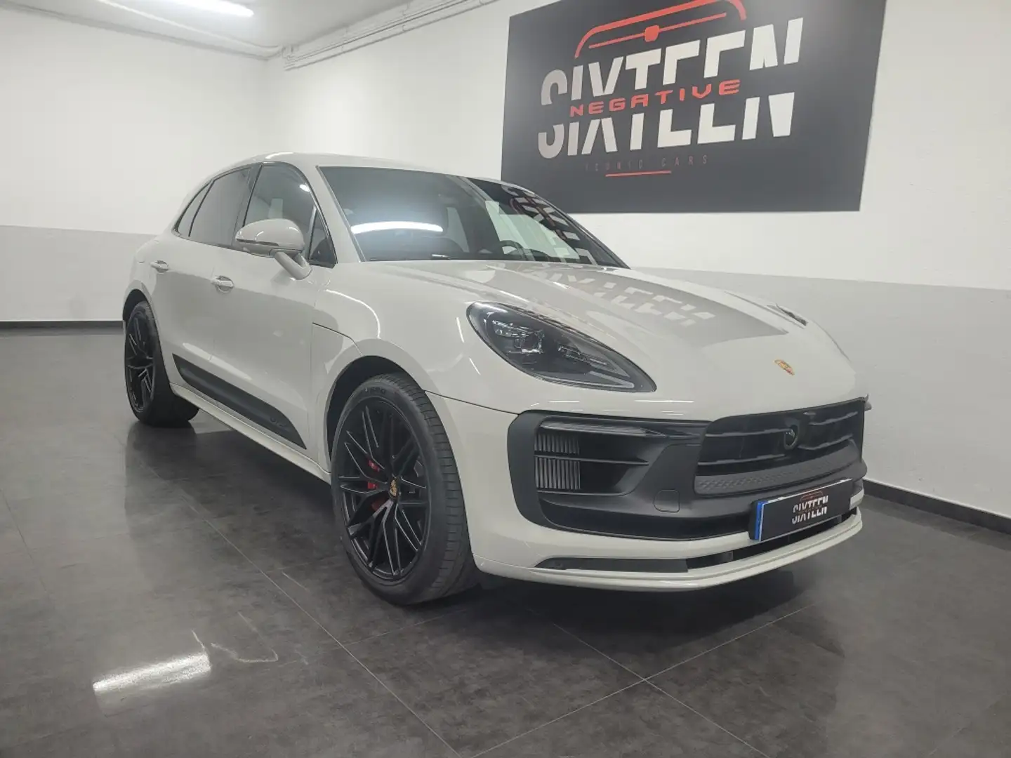 Porsche Macan GTS Aut. Gris - 2