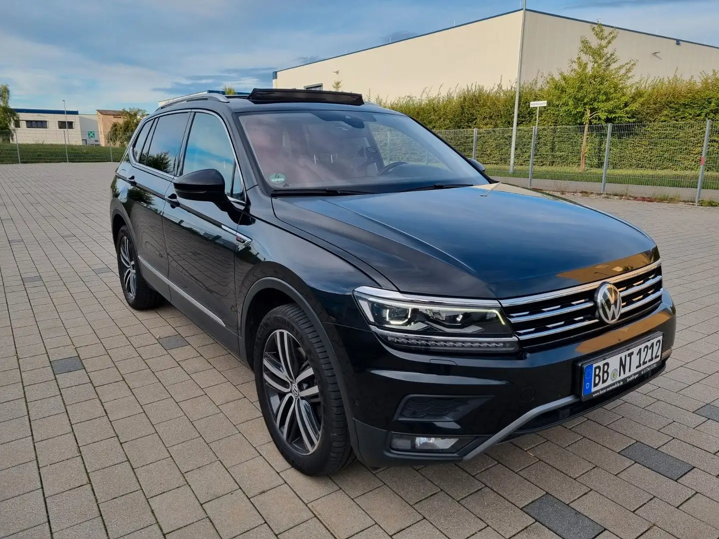 Volkswagen Tiguan Allspace Tiguan AllspHighlin4Moti*Pano*AHK*LED*ACC*KAMERA Noir - 2