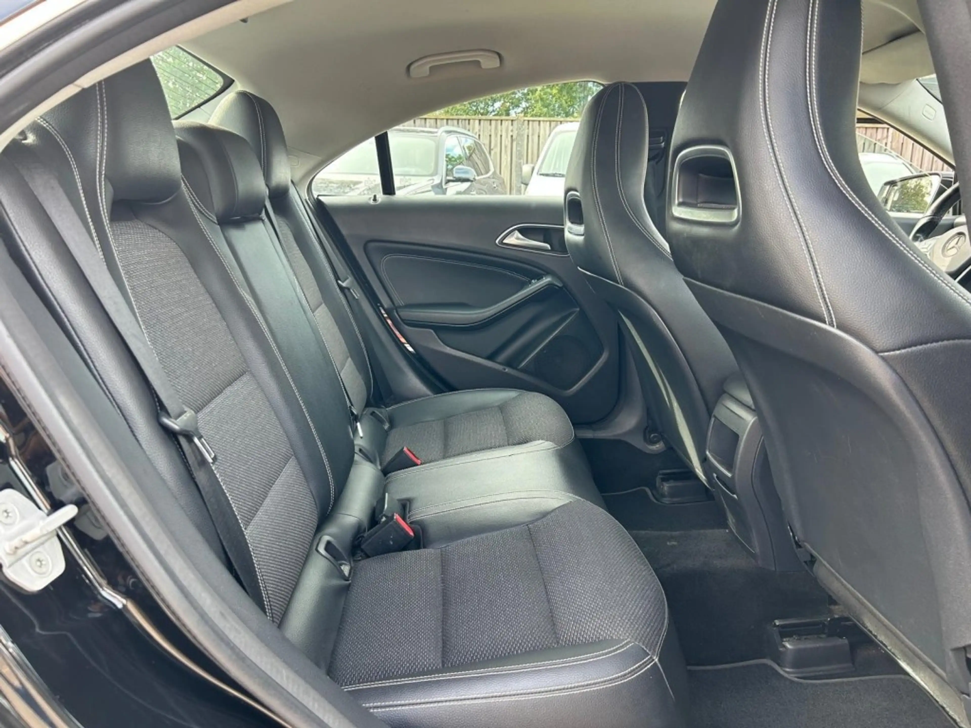 Mercedes-Benz CLA 180 180 BlueEfficiency Lease Ed. Xenon, Cruise, Navi — photo 9
