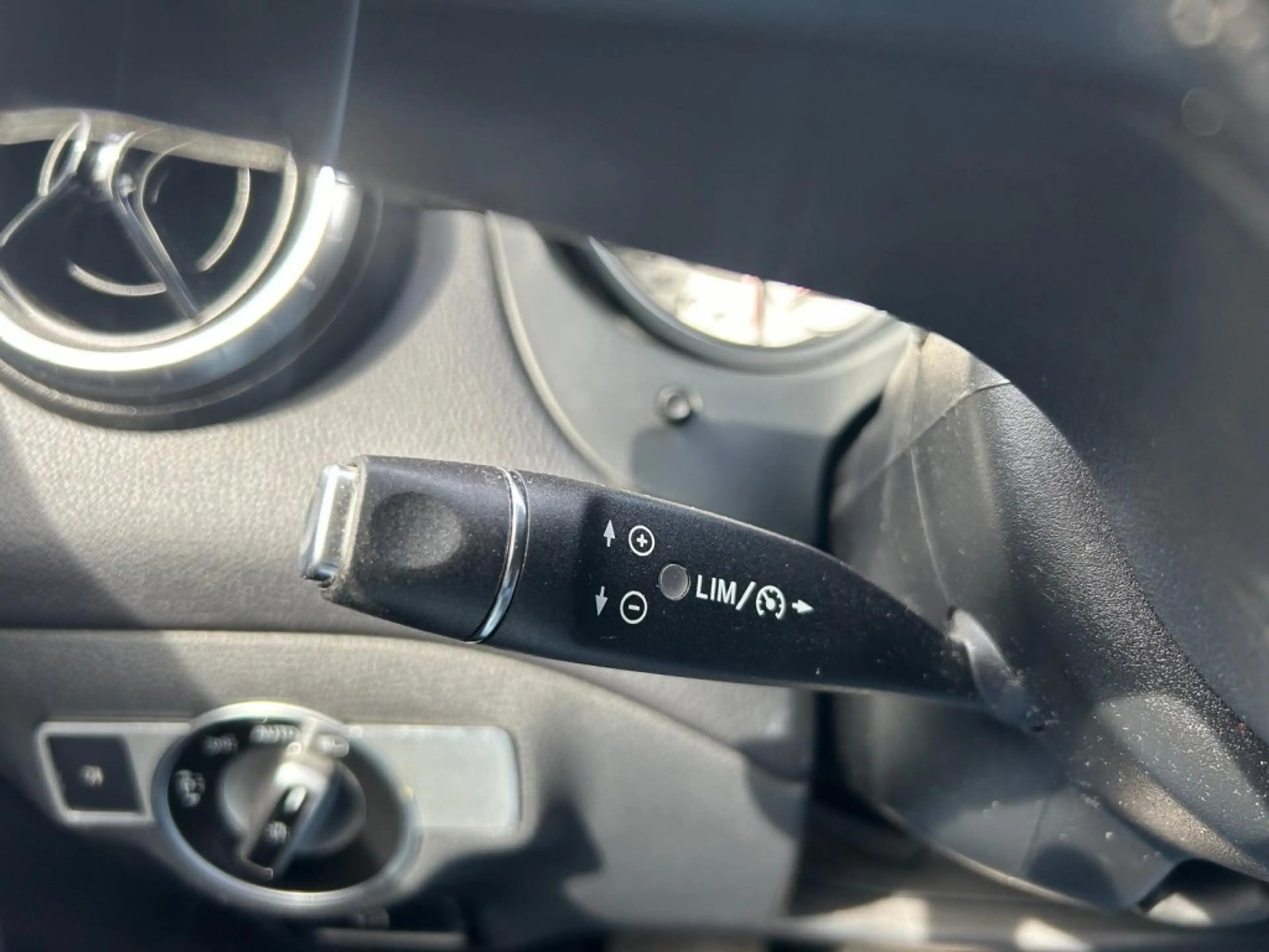 Mercedes-Benz CLA 180 180 BlueEfficiency Lease Ed. Xenon, Cruise, Navi — photo 15
