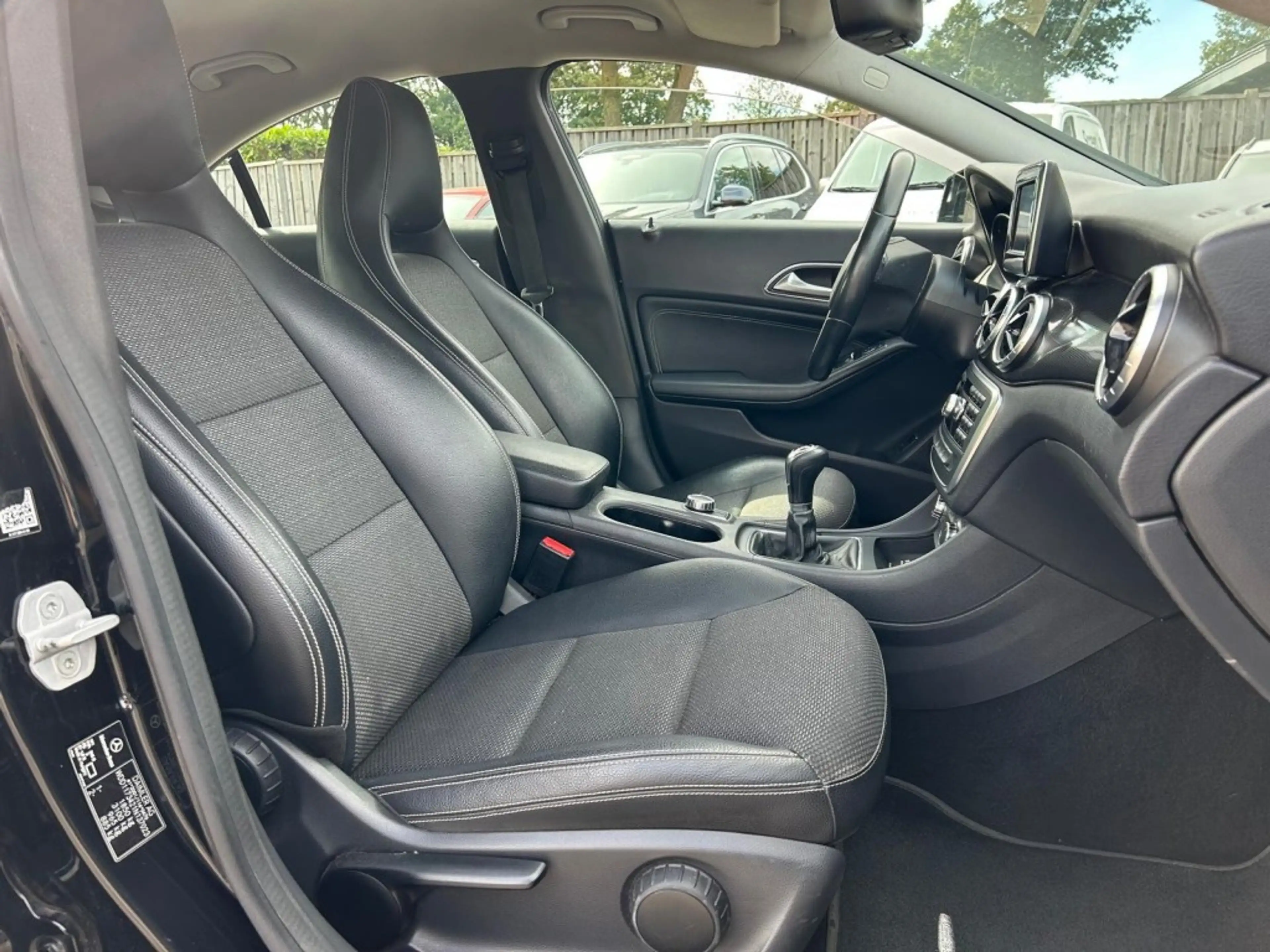 Mercedes-Benz CLA 180 180 BlueEfficiency Lease Ed. Xenon, Cruise, Navi — photo 8