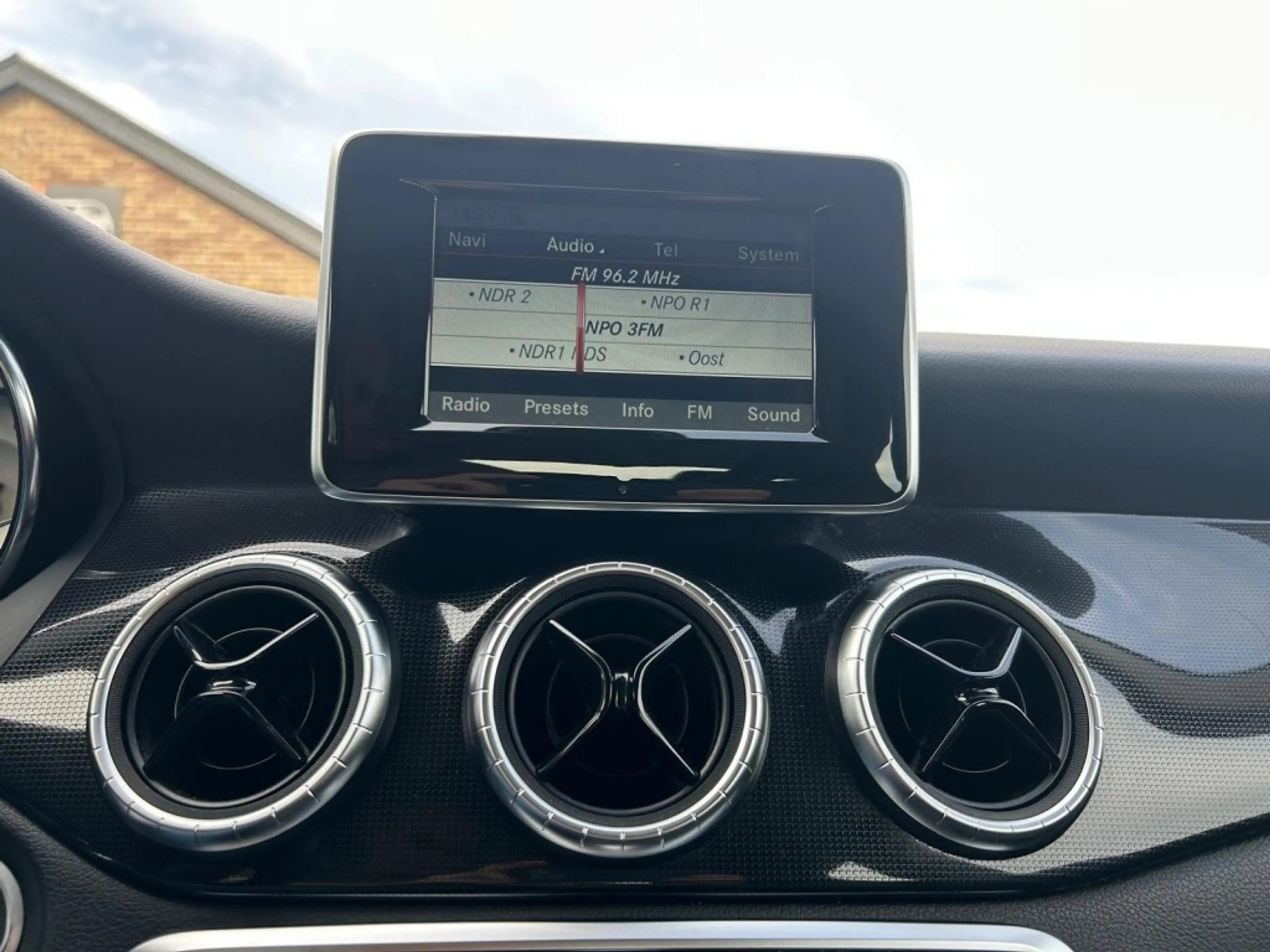 Mercedes-Benz CLA 180 180 BlueEfficiency Lease Ed. Xenon, Cruise, Navi — photo 14