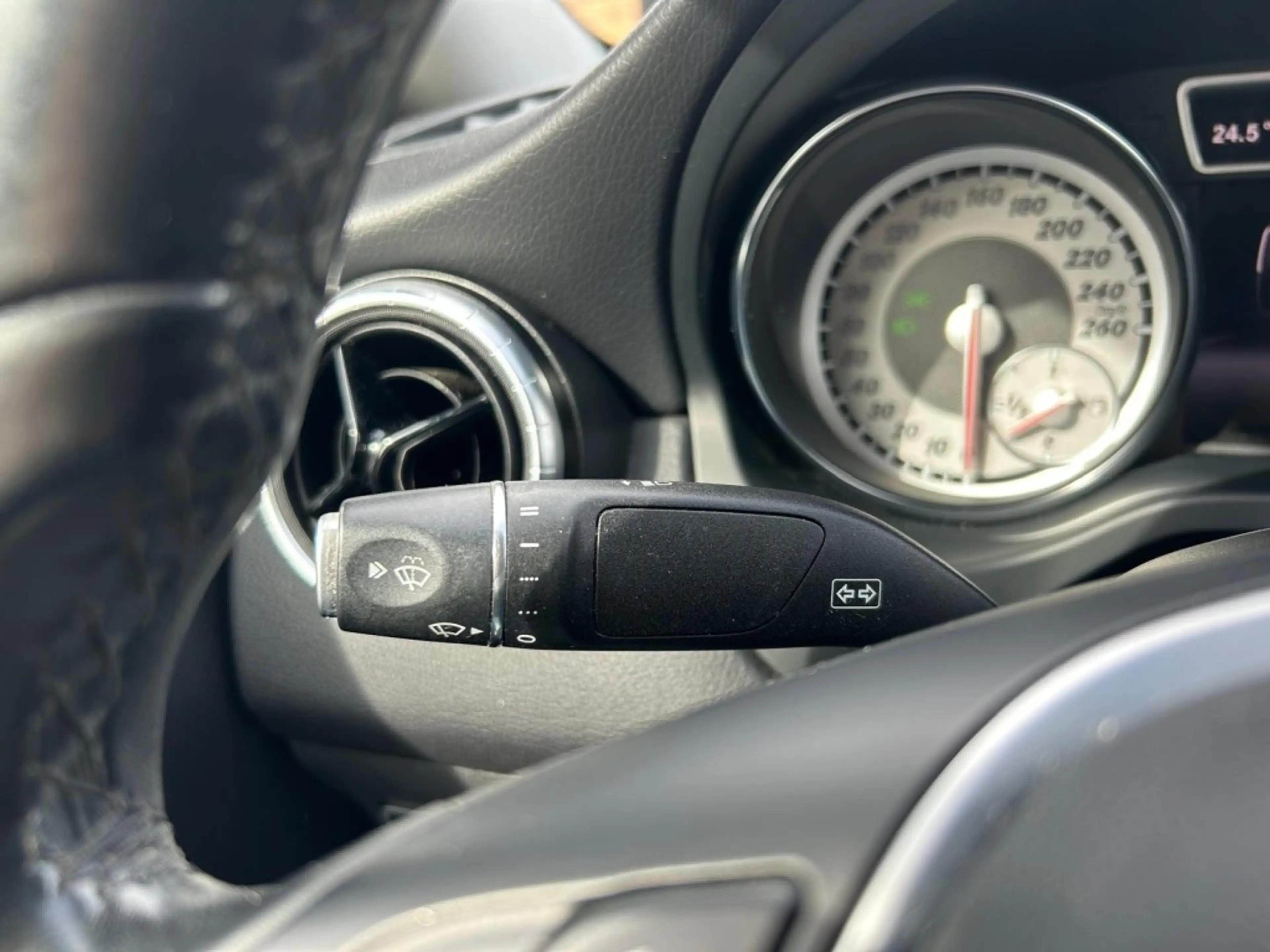 Mercedes-Benz CLA 180 180 BlueEfficiency Lease Ed. Xenon, Cruise, Navi — photo 16