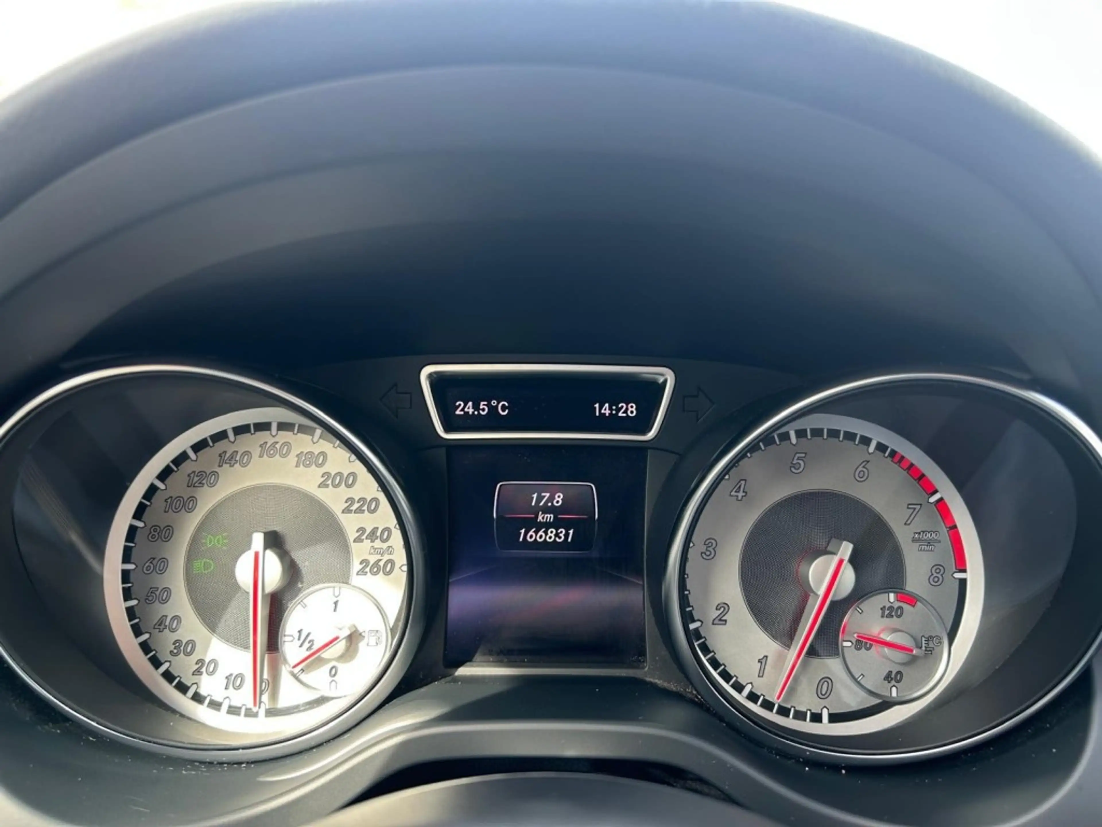 Mercedes-Benz CLA 180 180 BlueEfficiency Lease Ed. Xenon, Cruise, Navi — photo 18