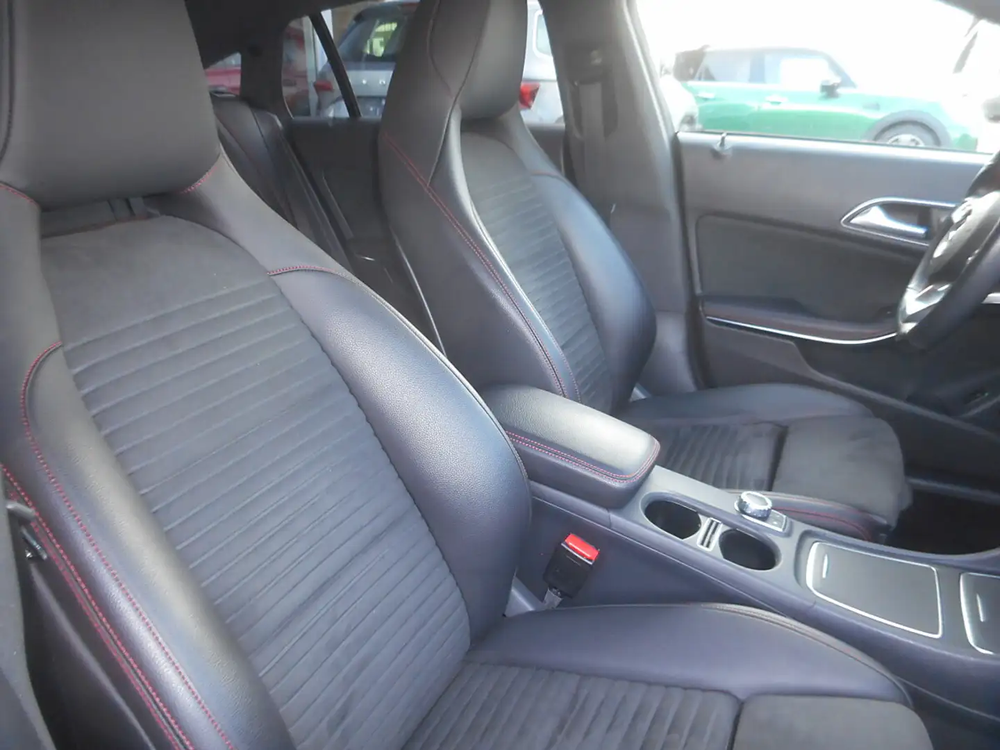 Mercedes-Benz CLA 200 CDI Shooting Brake AMG Line Aus Grau - 2