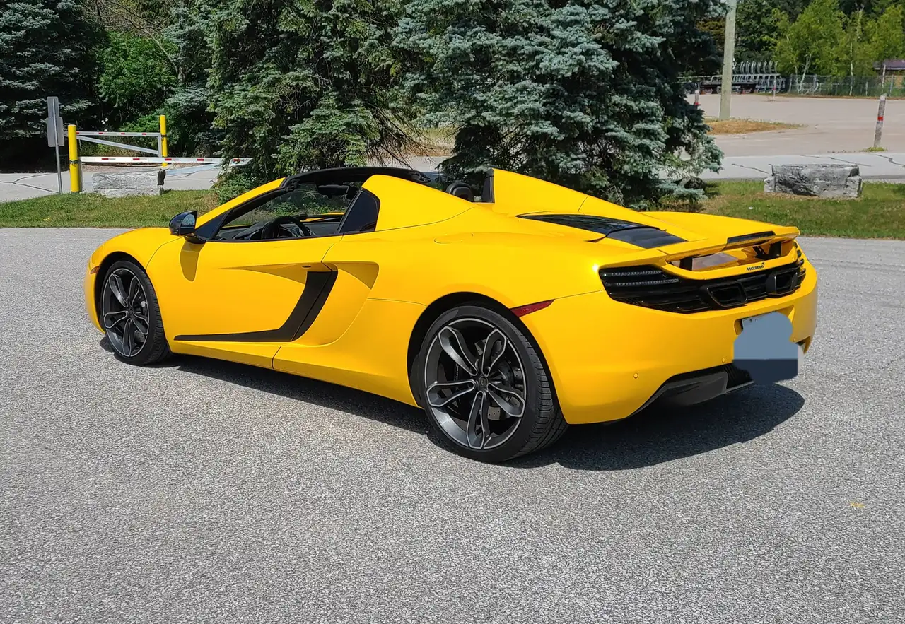 2013 McLaren MP4-12C