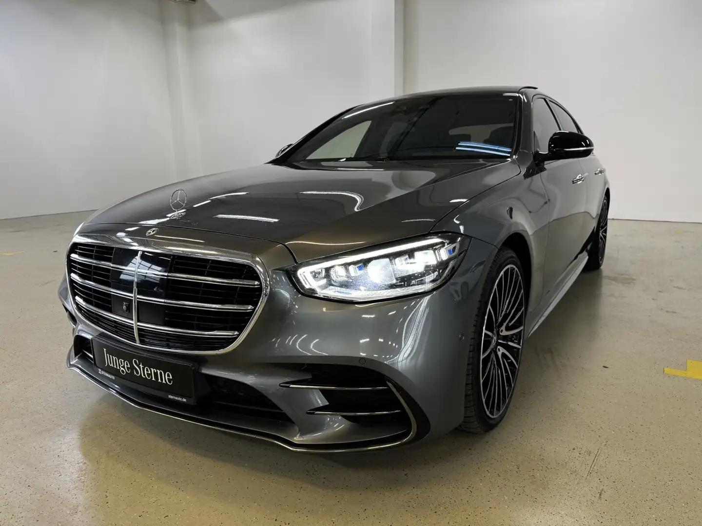 Mercedes-Benz S 580 S 580 4MATIC Lang AMG Line Chauffeur-Paket Panorama Grau - 2