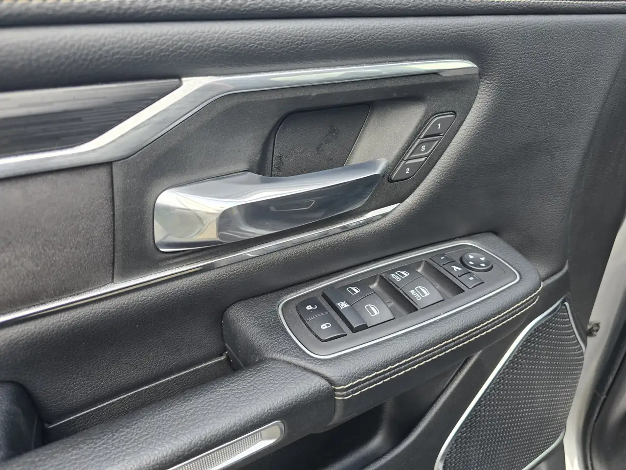 Dodge RAM 2023 — фото 10