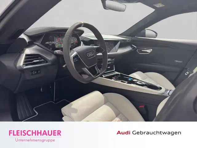 Audi E-Tron view 10