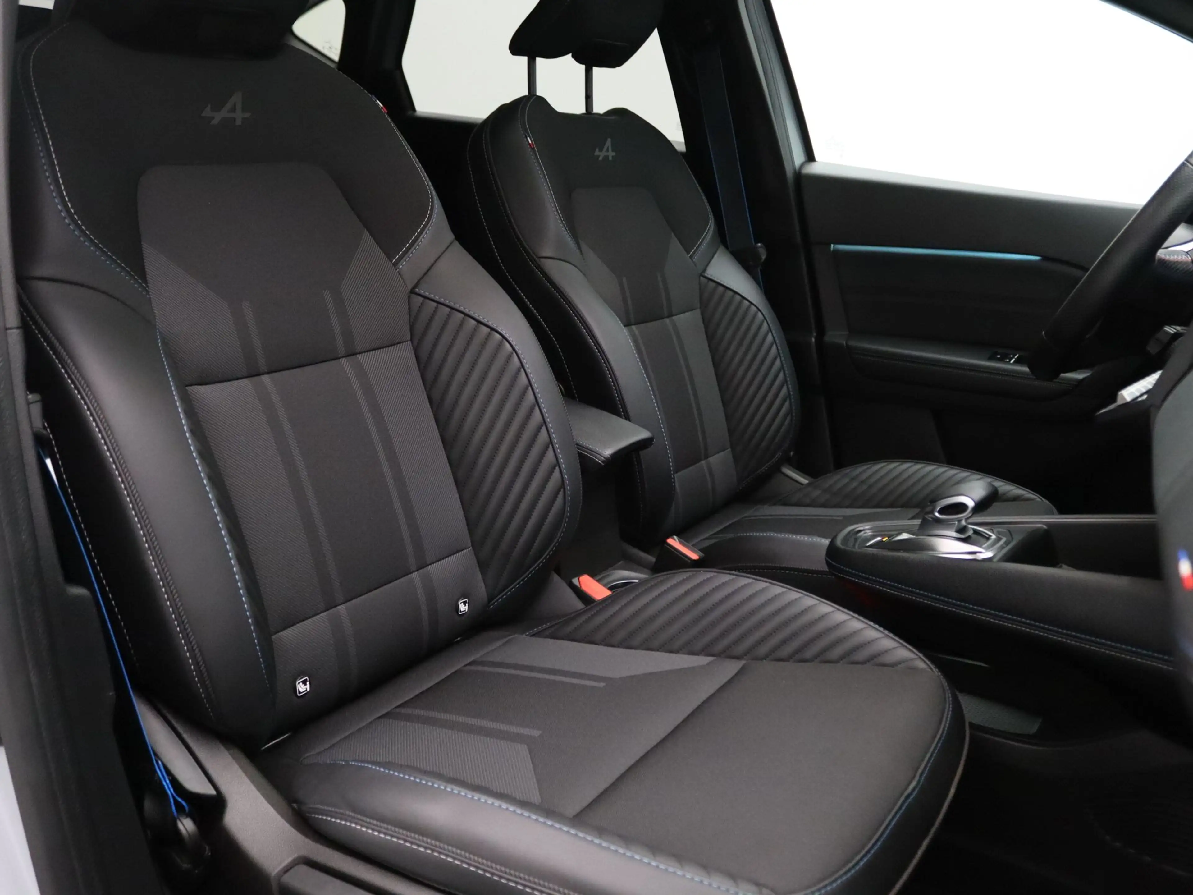 Renault Captur 145pk E-Tech full hybrid esprit Alpine Apple Carpl — photo 36