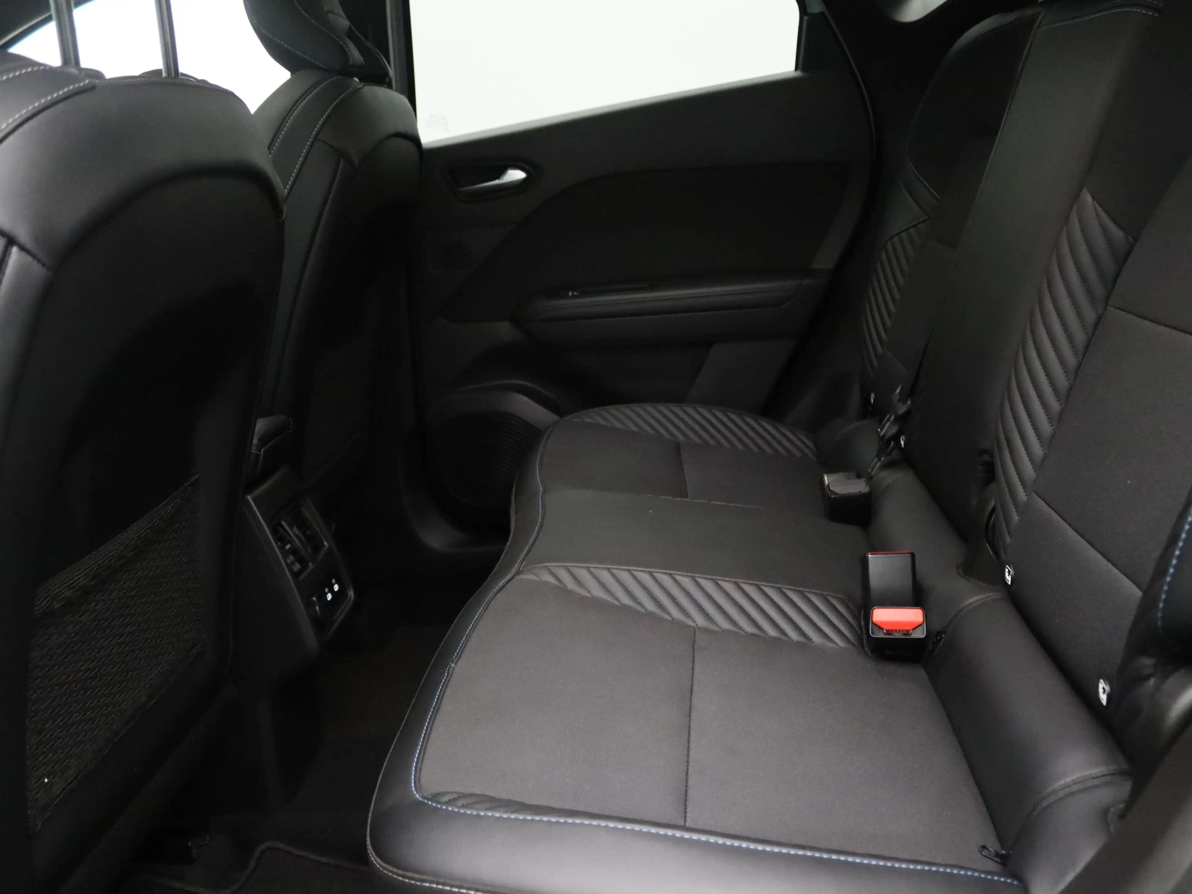 Renault Captur 145pk E-Tech full hybrid esprit Alpine Apple Carpl — photo 29