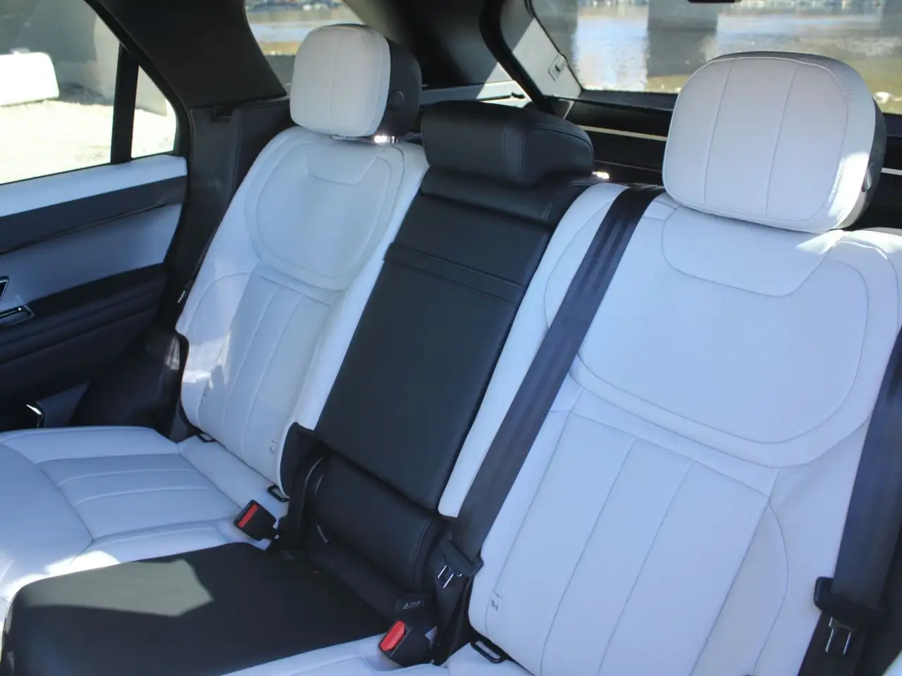 Land Rover Range Rover Sport снимка Land Rover Range Rover Sport