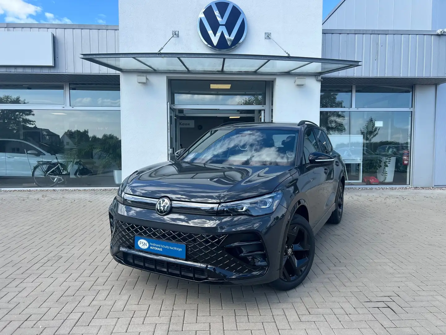 Volkswagen Tiguan R-Line 1,5 l TSI  7-Gang-DSG Silber - 2
