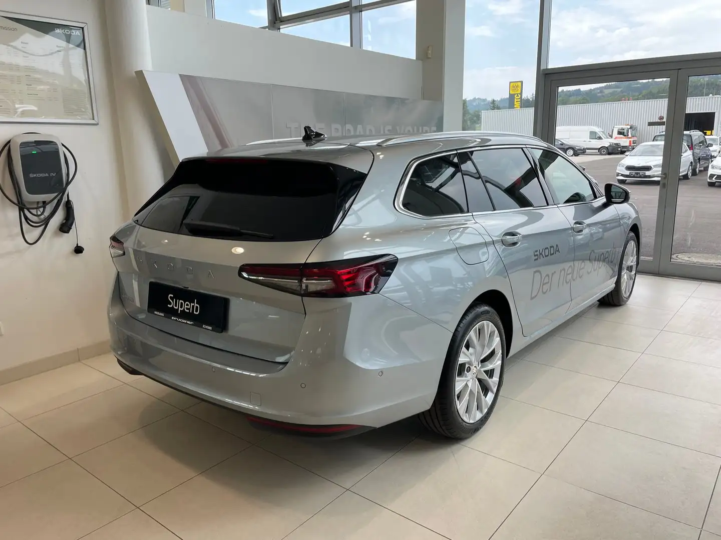 Skoda Superb Selection TSI mHEV DSG Silber - 2
