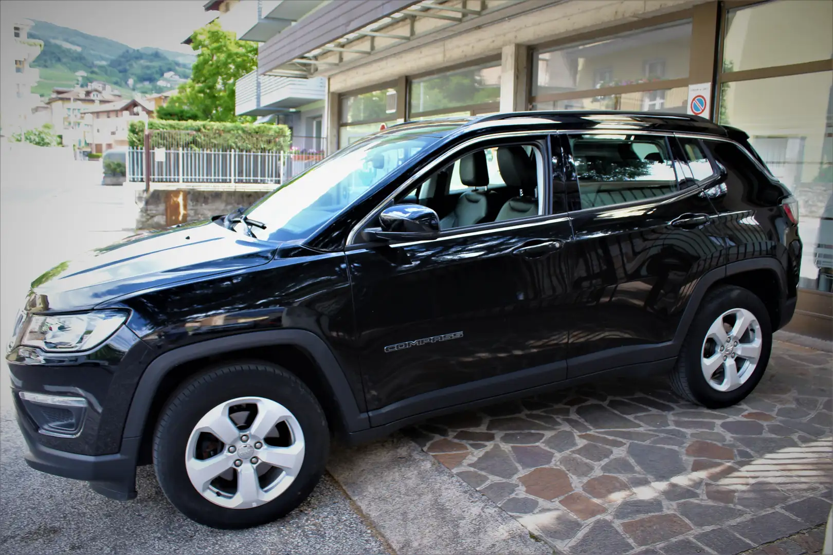 Jeep Compass Compass 2.0 Multijet II aut. 4WD Longitude Schwarz - 1