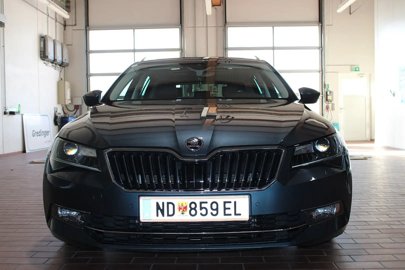 Skoda Superb Kombi 1,6 TDI Style DSG Grau - 2